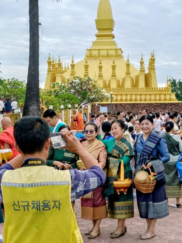Ladies having a professional photo taken in their sinh