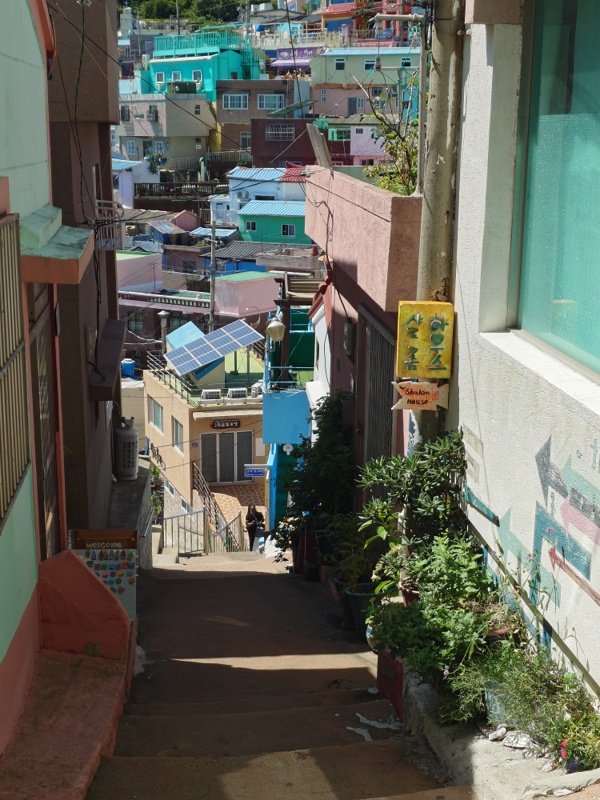 Looking down an alleyway in Gangseom