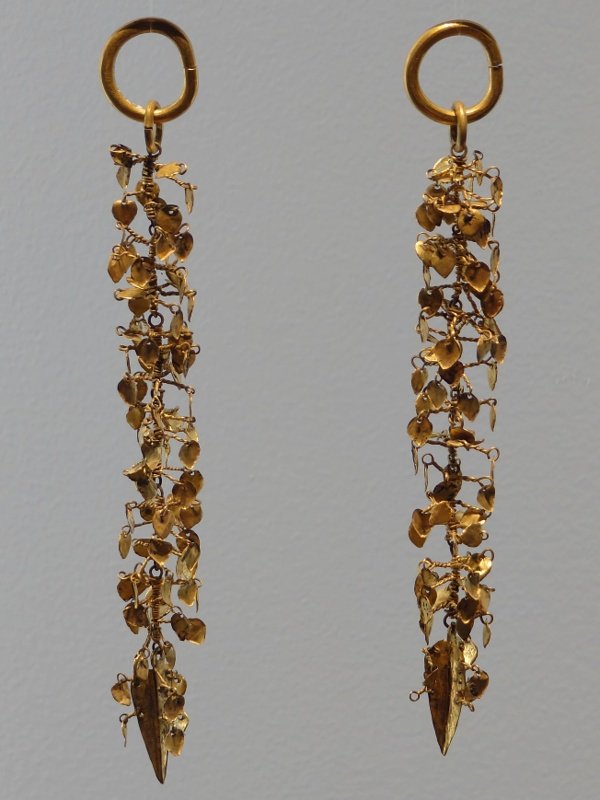 Earrings from a Silla tomb
