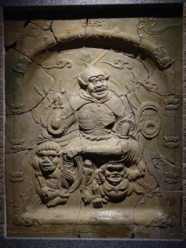 A green-glazed tile of a protector king from the Silla period